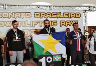 O atleta Ícaro Braga subiu ao lugar mais alto do pódio (Foto: Divulgação)