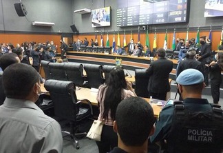 Os deputados estaduais cassaram, por 18 votos (Foto: Nilzete Franco/FolhaBV)
