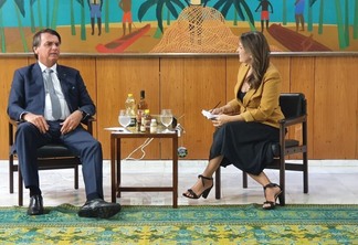 A radialista Cida Lacerda e o presidente Jair Bolsonaro (Foto: Néia Dutra/Folha BV)