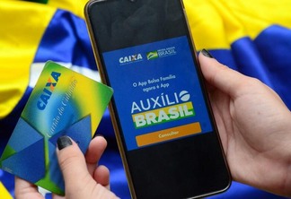 Beneficiário pode consultar informações em dois aplicativos: Auxílio Brasil e Caixa Tem (Foto: Nilzete Franco/FolhaBV)