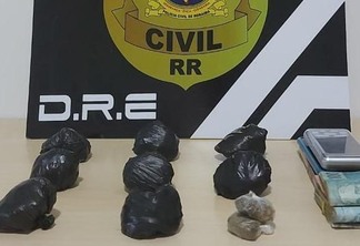 Na casa, além da droga encontrada, os policiais localizaram uma balança de precisão e R$ 7 mil em espécie, possivelmente arrecadados com o tráfico de drogas (Foto: Divulgação)
