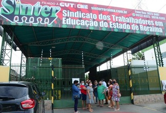 Professoras foram ao sindicato cobrar explicações (Foto: Nilzete Franco/FolhaBV)
