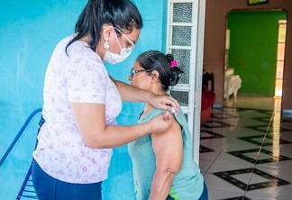 Primeira etapa da campanha deve vacinar 270 idosos acamados (Foto: Divulgação/PMBV)