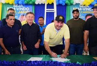 Jairo Ribeiro durante a assinatura da filiação (Foto: Lúcio Moreyra)