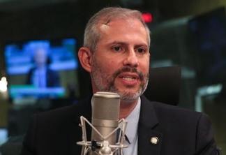 Victor Godoy Veiga em entrevista ao programa de rádio A Voz do Brasil (Foto: Marcello Casal Jr./Agência Brasil)