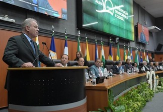 O ministro da Saúde, Marcelo Queiroga, na tribuna da Assembleia Legislativa de Roraima (Foto: Jader Souza/SupCom ALE-RR)
