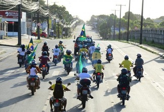 Motocicletas abriram a carreata (Foto: Nilzete Franco/FolhaBV)