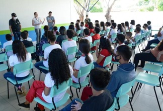 O trabalho iniciou  no dia 3, na Escola Olavo Brasil Filho, e segue até dia 31 de maio (Foto: Dvulgação)