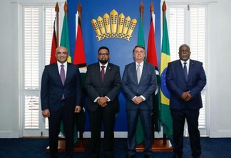 Os dois países afirmaram em nota conjunta que buscarão concluir, até o 3º trimestre de 2022, a implementação do acordo sobre o transporte rodoviário de passageiros e cargas entre Brasil e Guiana. (Foto: Alan Santos/PR)