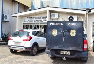O corpo foi encaminhado para o Instituto Médico Legal. O caso será investigado pela Delegacia Geral de Homicídios (Foto: Nilzete Franco/Folha BV)