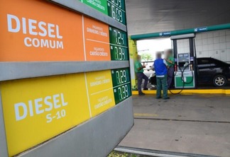 Preço do diesel em um dos postos consultados (Foto: Nilzete Franco/FolhaBV)