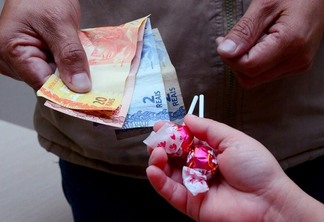 O idoso oferecia dinheiro para tocar nas partes íntimas das vítimas (Foto: Nilzete Franco/Folha BV)