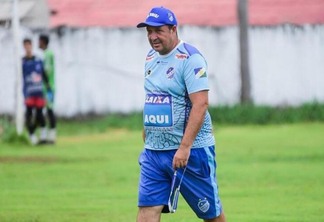 Técnico Chiquinho Viana deve alterar esquema do 4-3-2-1 para 4-3-3, no próximo jogo pela Série D. (Foto: Hélio Garcias)