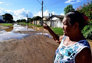 A aposentada Nilma Souza também fez reclamações (Foto: Nilzete Franco/FolhaBV)