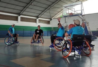 O projeto adquiriu 12 cadeiras de rodas esportivas, com angulação das rodas diferente e que permitem maior velocidade para facilitar o deslocamento mais rápido dos atletas (Foto: Divulgação)
