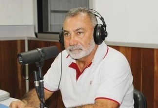 O senador Telmário Mota em entrevista à Folha