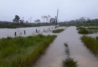 Vicinal alagada em Caroebe, um dos municípios mais prejudicados pelas chuvas (Foto: Divulgação)