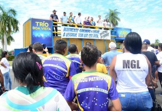 O movimento se reuniram na Praça dos Garimpeiros ( FOTO: Nilzete Franco/ Folha BV)