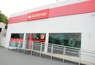 Agência do Santander, no Centro de Boa Vista (Foto: Nilzete Franco/Folha BV)