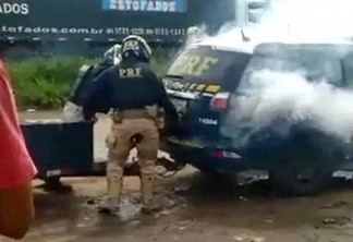 No dia 25 de maio, policiais imobilizaram Genivaldo, em Umbaúba, no sul do Sergipe, e o colocaram dentro de uma viatura e lançaram gás lacrimogêneo dentro do carro (Foto: Reprodução)