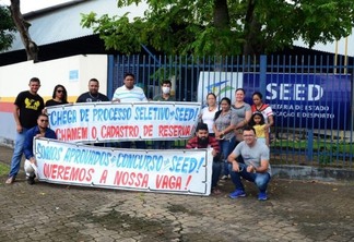 Candidatos protestaram por não serem chamados enquanto ocorria processo seletivo para mesma área (Foto: Nilzete Franco/FolhaBV)