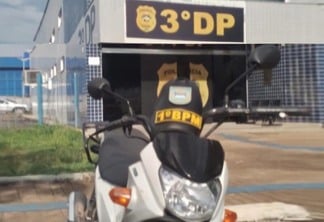 A moto foi recuperada em um condomínio, no Vila Jardim (Foto: Divulgação)