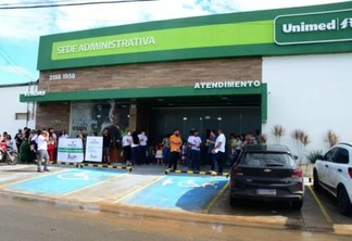 Sede administrativa da Unimed Fama foi alvo de protestos organizados por pais de crianças com transtornos (Foto: Nilzete Franco/FolhaBV)