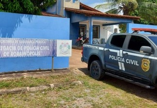 Agentes da Delegacia de Rorainópolis cumpriram o mandado de prisão contra o agricultor (Foto: PCRR)