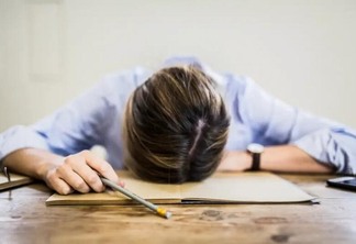 O burnout, ou síndrome de esgotamento no trabalho, é caracterizado por três dimensões (Foto: Divulgação)
