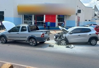 O acidente foi registrado no início da tarde desta sexta-feira, 19, na Avenida Glaycon de Paiva, bairro Pricumã (Foto: Dina Vieira/Folha BV)