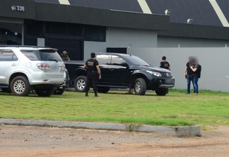 Segundo informações obtidas pela reportagem, os policiais tiveram que arrombar  a porta do estabelecimento para cumprir o mandado (Foto: Nilzete Franco/FolhaBV)