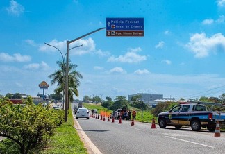 Cerca de 90 metros da via foi interditada e uma parte da faixa foi liberada para garantir segurança e mobilidade para os condutores que trafegam o local (Foto: Divulgação)