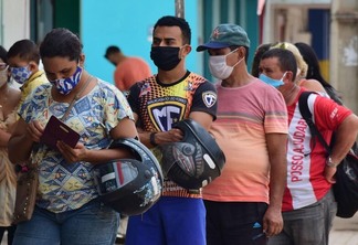 A adesão às máscaras continua, principalmente em locais fechados (Foto: Nilzete Franco/Folha BV)