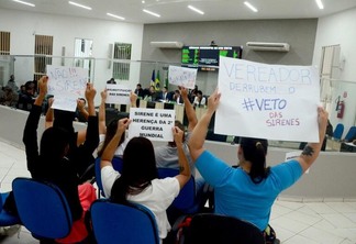 O resultado foi comemorado por familiares de crianças autistas, que foram à Câmara defender a rejeição do veto (Foto: Nilzete Franco/FolhaBV)