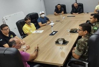 Uma reunião com as forças armadas foi realizada em maio para debater a logística