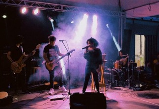 Banda toca músicas de rock internacional dos anos 80 (Foto: Divulgação)