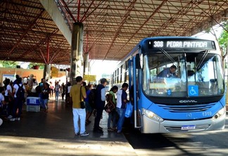 As linhas de ônibus vão funcionar no horário convencional, das 6h da manhã à meia noite, porém com apenas 70% da frota (Foto: Nilzete Franco/FolhaBV)