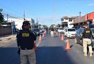 Além dos agentes de trânsito do Detran, a Polícia Militar e a Secretaria Municipal de Trânsito também estarão auxiliando os motoristas e pedestres sobre as alterações no trânsito durante o desfile. (Foto: Divulgação)