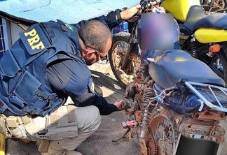Motocicleta recuperada pela Polícia Rodoviária Federal (Foto: PRF)