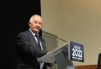 O mediador do debate, economista Getúlio Cruz