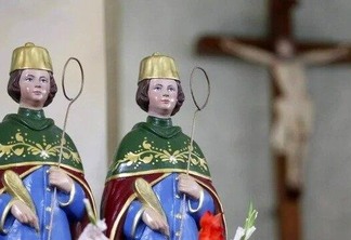 Para a igreja católica, São Cosme e São Damião são santos dedicados à salvação da vida (Foto: Divulgação)