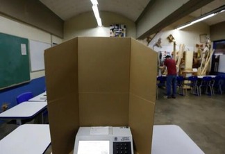 Urna eletrônica é vista em seção eleitoral Foto: 