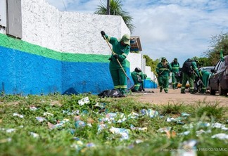 Derramamento de santinhos na véspera ou no dia das eleições configura propaganda irregular (Foto: Jonathas Oliveira/Semuc)