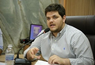 O deputado estadual Neto Loureiro durante sessão na Comissão de Saúde da Assembleia (Foto: Instagram Neto Loureiro)