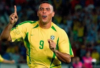 Ronaldo comemora gol marcado contra Oliver Kahn na Copa do Mundo de 2002 (Foto: Divulgação)