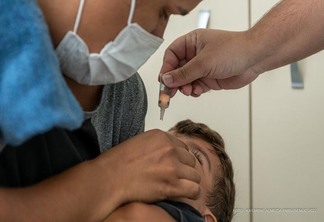 O esquema vacinal contra a pólio é de três doses da vacina injetável e mais duas doses de reforço com a vacina oral bivalente (Foto: Divulgação)