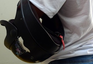 Um capacete furtado teria sido o motivo inicial da discussão (Foto: Ilustrativa/Nilzete Franco/FolhaBV)