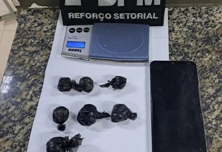 Cada trouxinha de pasta base de cocaína era vendida no valor de R$ 400 (Foto: Divulgação)