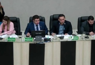 A mesa diretora da Câmara Municipal nesta quarta-feira (Foto: Reprodução)