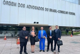 Pablo Ramon, Cíntia Schulze (conselheira federal), Ednaldo Vidal, Thiago Melo (conselheiro federal) e Raphael Solek (Foto: OAB-RR)